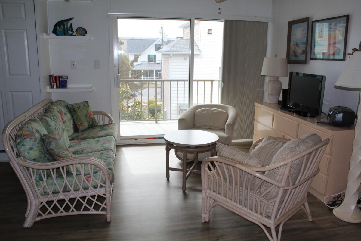 Rehoboth Beach Vacation Rentals-Patrician Towers 305-image-1